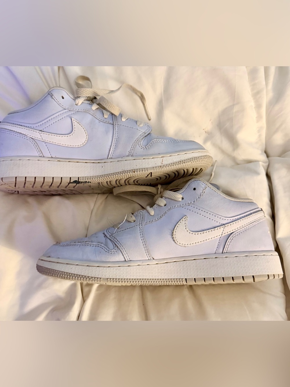 Nike Air Jordan 1 Low sneakers in a Cobalt Bliss/White/Neutral Grey